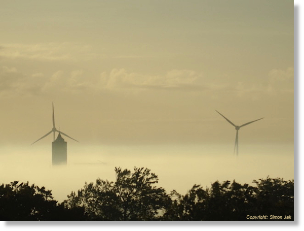 Mist boven Arnhem, foto copyright: Simon Jak